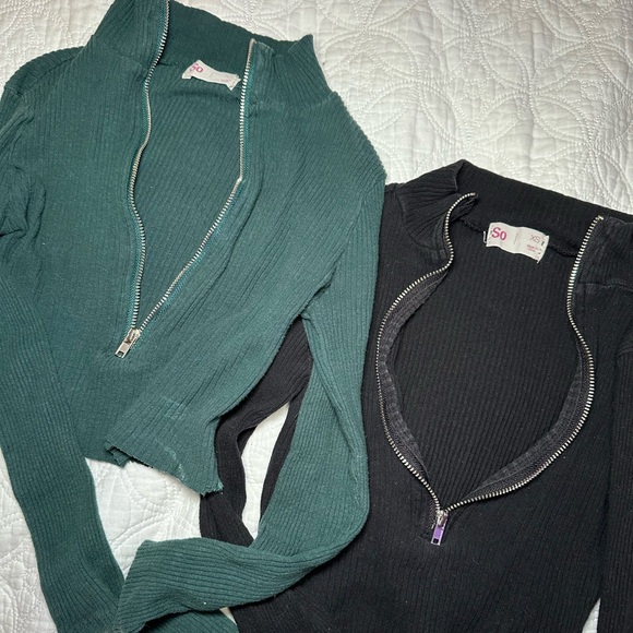 2x zipper crop tops 🪲🕷️ - Picture 3 of 5